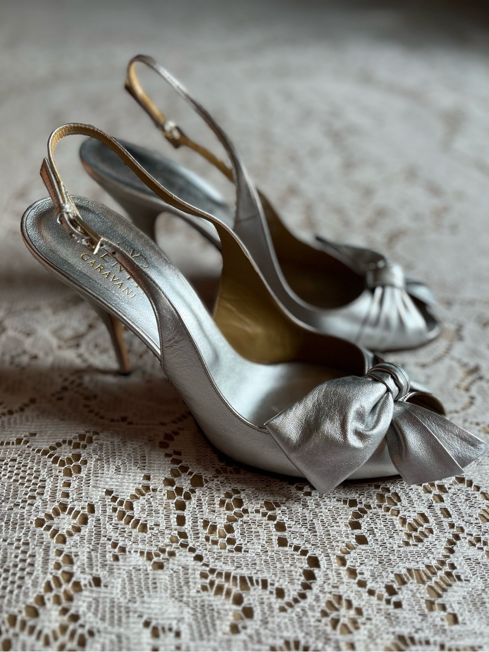 Y2K Valentino Garavani Sling Back Bow Heels, Silver Lambskin, Size EU 40 - Picture 4 of 12